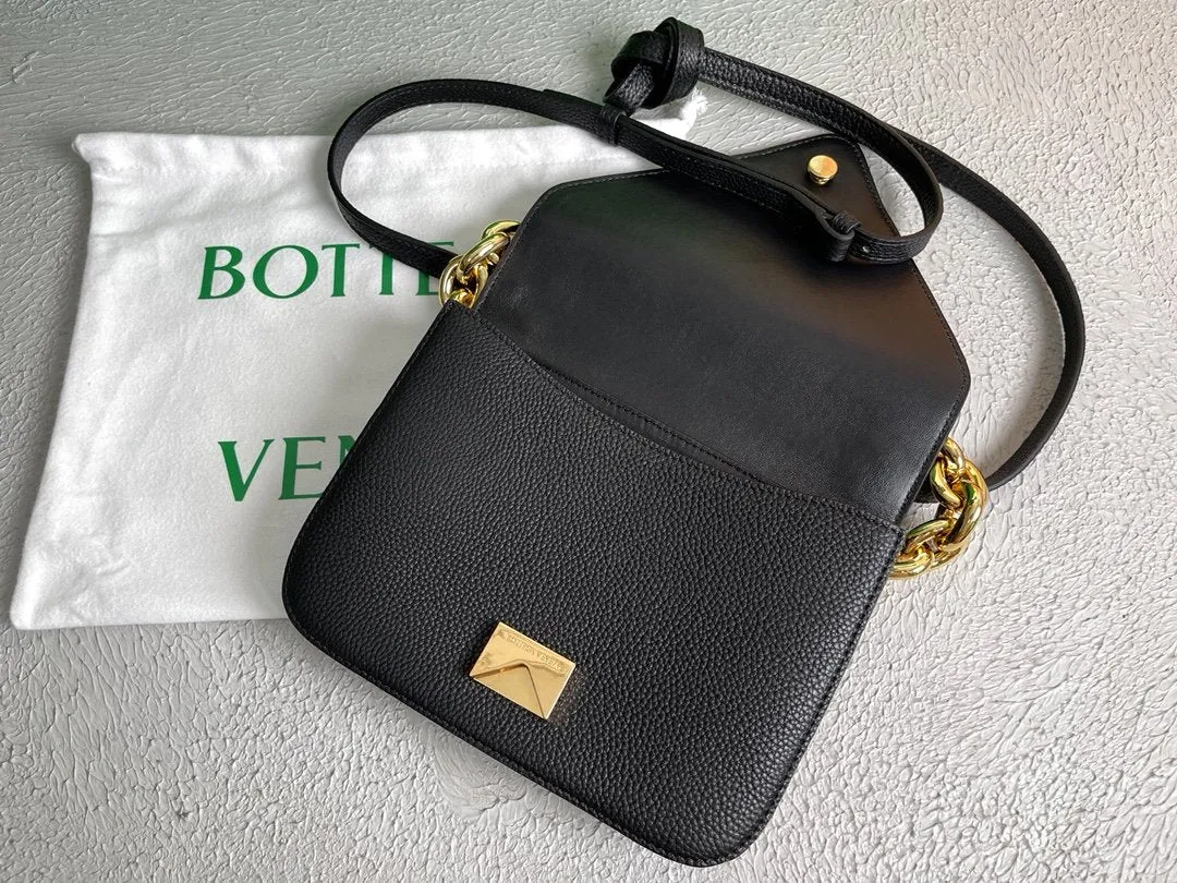 BV Mount Black, For Women, Women’s Bags 8.3in/21cm 667399V12M08425