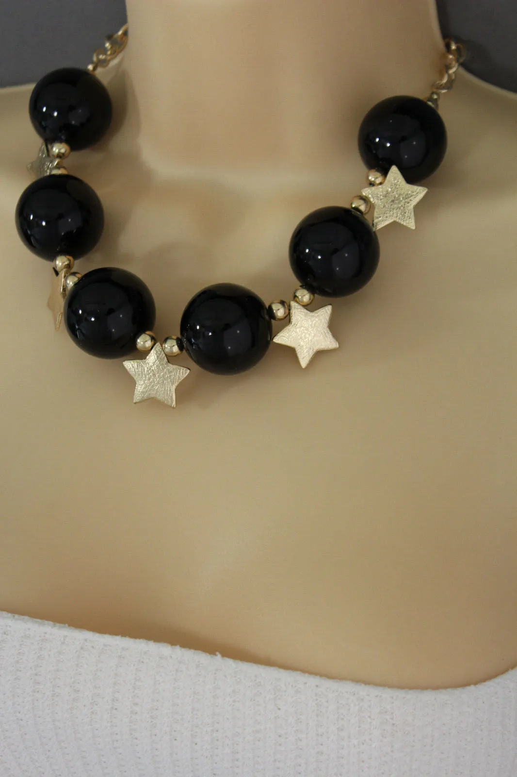 Large Circular Beads with Metal Stars Short Necklace & Earrings Set