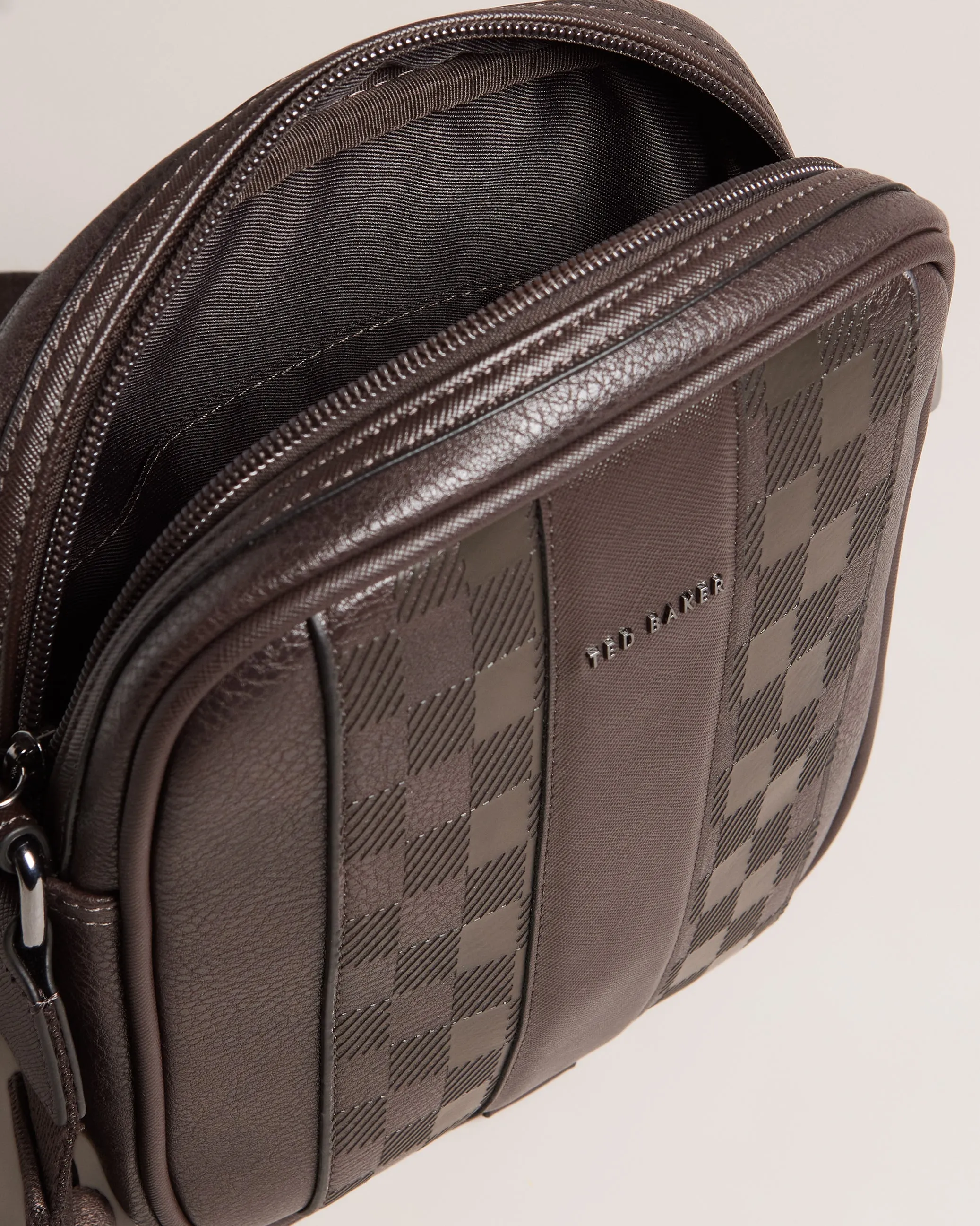 Waydon House Check Pu Flight Bag Brn-Choc